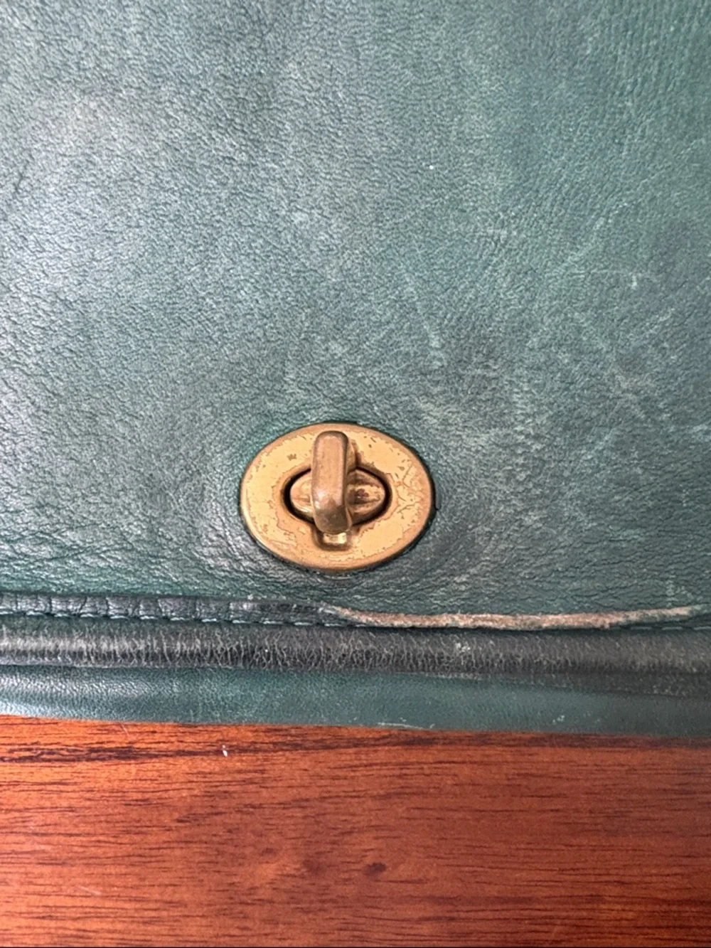 Preloved Coach Emerald Green Leather Crossbody with Gold Turn-Lock - Picture 8 of 13